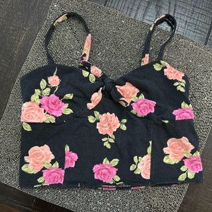 Crop top shirt size medium